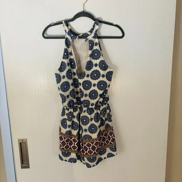 Patterned Racerback Romper - Picture 3 of 7
